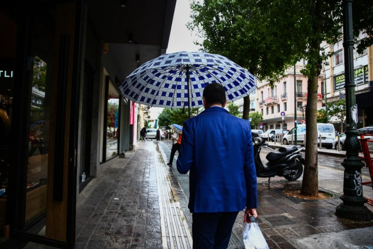 «Στην τρίτη κατά σειρά κακοκαιρία θα σημειωθούν πολύ μεγάλα ύψη βροχής» λέει ο Κώστας Λαγουβάρδος στο in