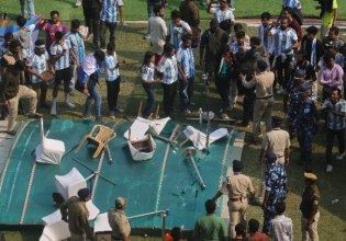 Χαμός και βανδαλισμοί σε γήπεδο στην Ινδία: «Ο Μέσι ήρθε μόνο για 10 λεπτά…» (pics)