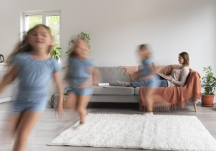 Eurostat: 1 στους 4 Έλληνες ζει σε συνωστισμένα νοικοκυριά