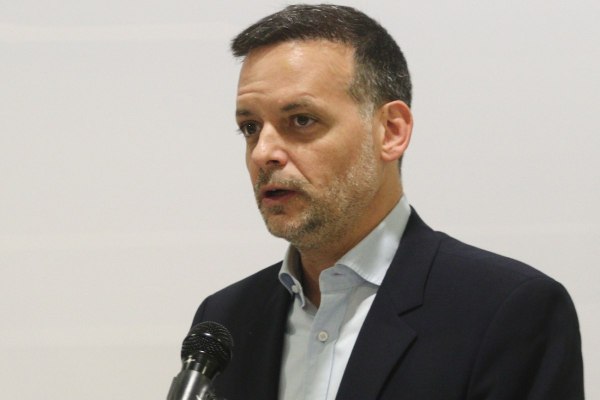 Πυρά Δούκα κατά κυβέρνησης για το νέο σύστημα ανάδειξης δημάρχων