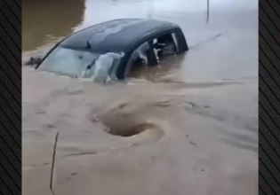 Κακοκαιρία Byron: H στιγμή που η ΕΜΑΚ σώζει «στο παρά πέντε» εγκλωβισμένους σε ΙΧ