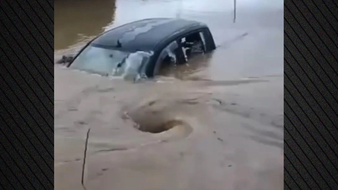 Κακοκαιρία Byron: H στιγμή που η ΕΜΑΚ σώζει «στο παρά πέντε» εγκλωβισμένους σε ΙΧ