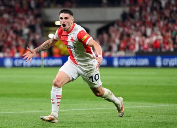 Ο Χρήστος Ζαφείρης αποχαιρέτησε την Σλάβια Πράγας (pic)