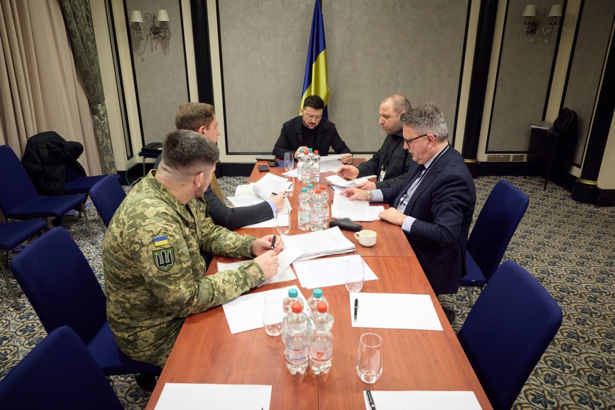 Ουκρανία: Ο συμβιβασμός και το αίτημα του Ζελένσκι στις συνομιλίες του Βερολίνου