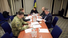 Ουκρανία: Ο συμβιβασμός και το αίτημα του Ζελένσκι στις συνομιλίες του Βερολίνου