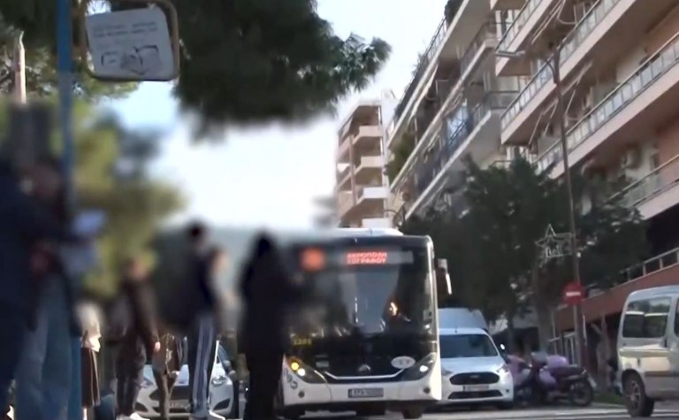 Ζωγράφου: «Κατέβηκα για να ηρεμήσει και άρχισε να με χτυπά» – Ο οδηγός του λεωφορείου περιγράφει τον άγριο ξυλοδαρμό