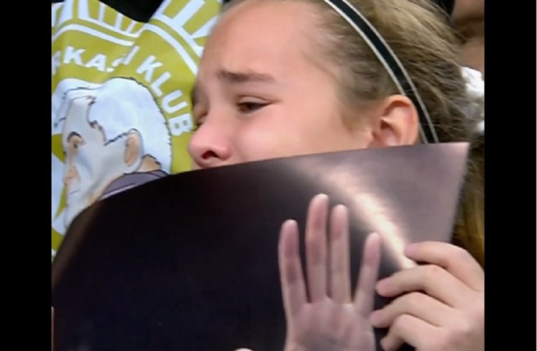 Έντονη συγκίνηση στη «Belgrade Arena»: Δάκρυσαν για τον Ομπράντοβιτς οι οπαδοί της Παρτιζάν (vids)