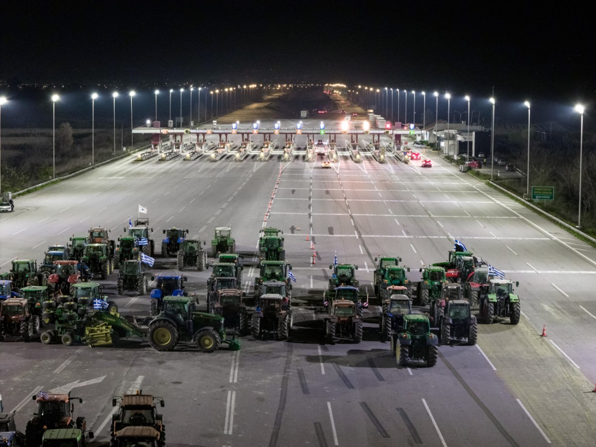 Κινητοποιήσεις: Γιορτές στα μπλόκα οι αγρότες και ραντεβού σε νέα πανελλαδική σύσκεψη