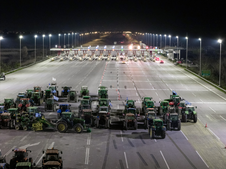 Κινητοποιήσεις: Γιορτές στα μπλόκα οι αγρότες και ραντεβού σε νέα πανελλαδική σύσκεψη