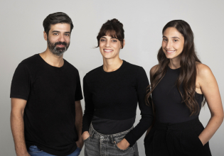 «Η πιο υπέροχη χειρότερη του κόσμου»: Το νέο έργο της Φωτεινής Αθερίδου στο Θέατρο Ιλίσια-Βολανάκης