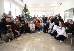 Το Πλαίσιο και το KIDOT μοίρασαν έμπνευση, χαμόγελα και χριστουγεννιάτικες εκπλήξεις σε δομές της Θεσσαλονίκης