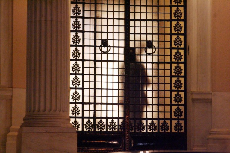 Το μίσος της κυβέρνησης Μητσοτάκη για τη θεσμική κανονικότητα