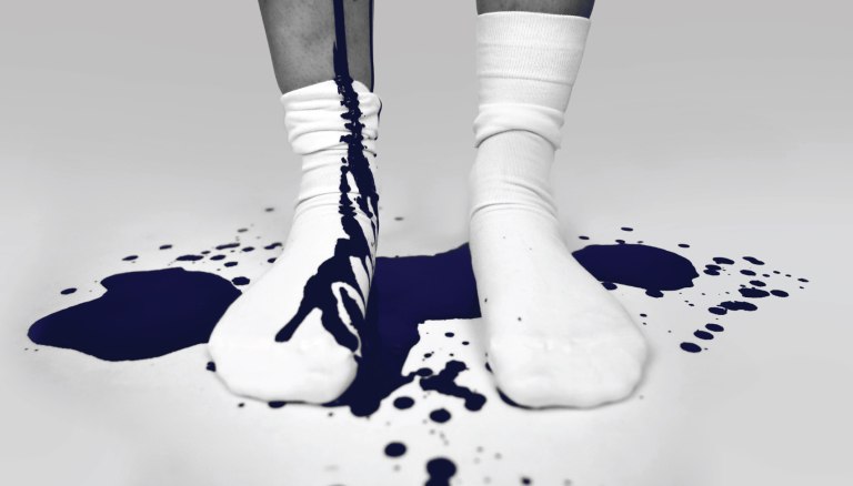 Μαρτυρία μιας κλεμμένης εφηβείας: H θεατρική διασκευή της «Συναίνεσης» της V. Springora στο Υπόγειο του Τέχνης