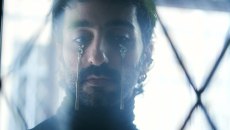 «Κάπου περνούσε μια φωνή»: Τελευταίες παραστάσεις στο HOOD art space