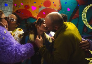 «Η Αστερόσκονη»: Ένα έργο που επιστρέφει για δεύτερη χρονιά στο Θέατρο Σημείο