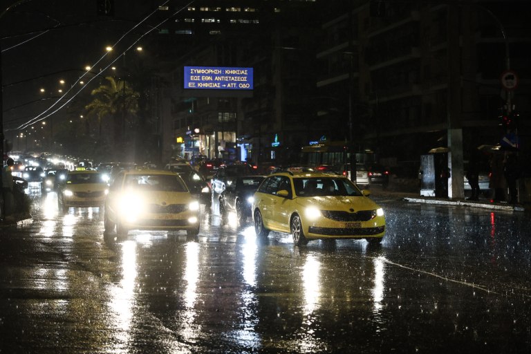 Σφοδρά καιρικά φαινόμενα από το βράδυ – Κατηγορίας 4 η βροχή που αναμένεται – Χάρτες