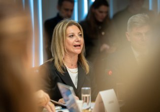 Το Μαξίμου «διαβάζει» την Μαρία Καρυστιανού