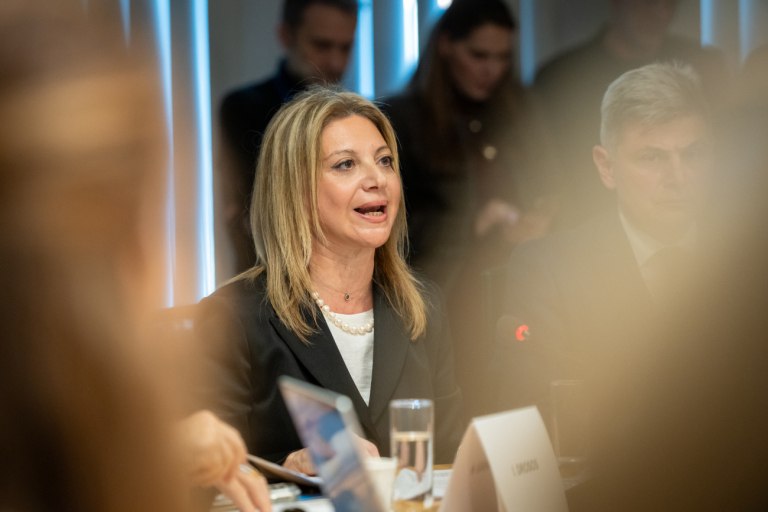 Το Μαξίμου «διαβάζει» την Μαρία Καρυστιανού