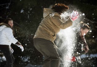 Ολλανδία: Νεαροί επιτέθηκαν σε ηλικιωμένο που τους έκανε παρατήρηση γιατί πετούσαν χιονόμπαλες – Ο 60χρονος πέθανε