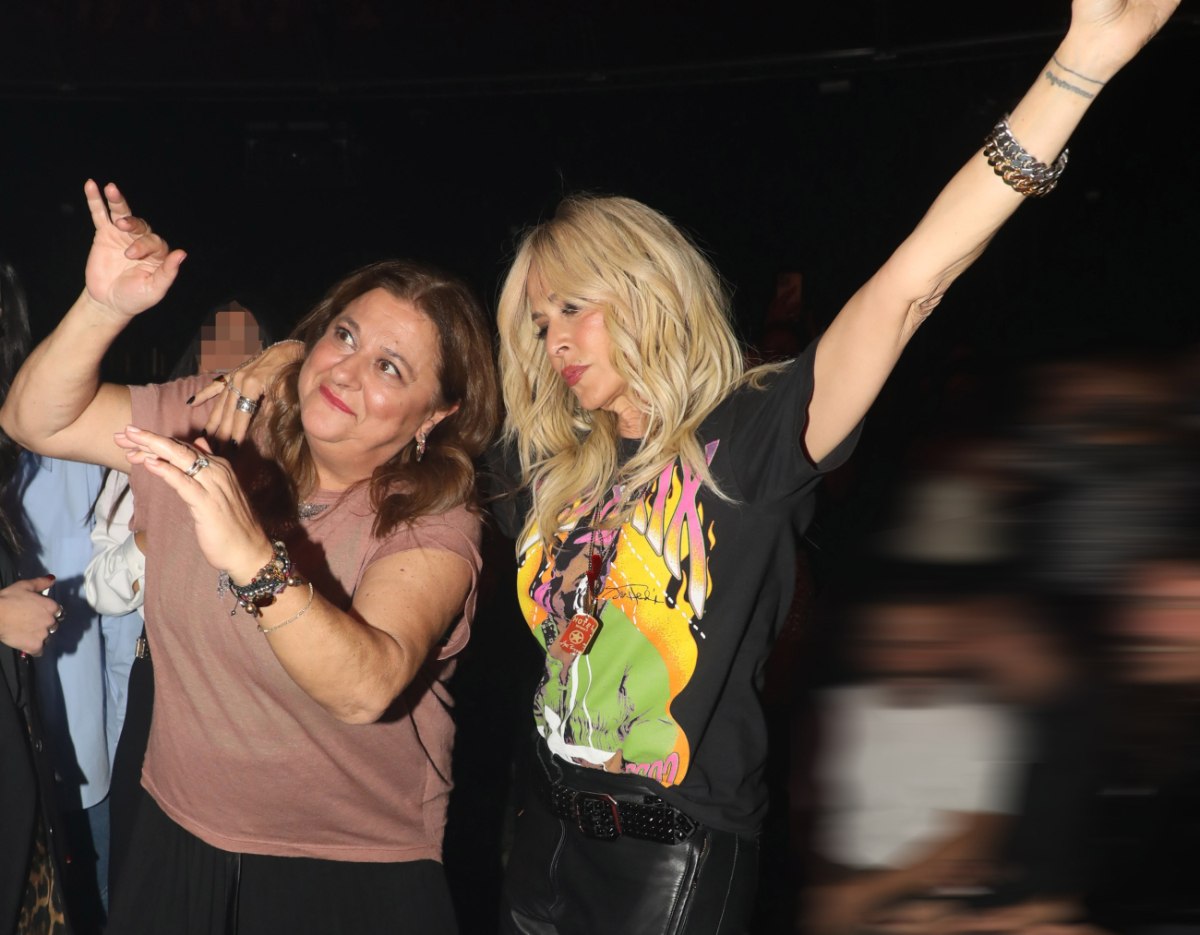 «Τρώει, πίνει, παίζει χαρτιά, βρίζει»: Η Ελισάβετ Κωνσταντινίδου για την φιλία της με την Άννα Βίσση