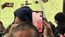 Ο Μπαρτζώκας εμφανίστηκε σε βιντεοκλήση στη «Γιόχαν Κρόιφ Αρένα» και έγινε viral (pic)