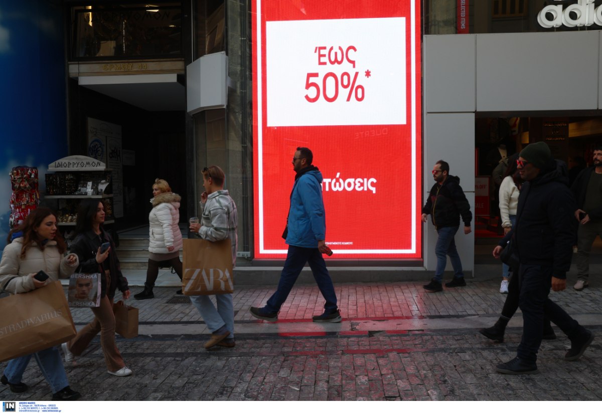 Πότε ξεκινούν οι χειμερινές εκπτώσεις και πόσο θα διαρκέσουν – Ποιες Κυριακές θα λειτουργήσουν τα μαγαζιά