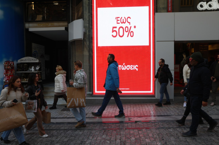 Χειμερινές εκπτώσεις: Ανοιχτά τα καταστήματα την Κυριακή 25 Ιανουαρίου – Το ωράριο λειτουργίας