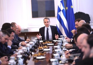 Μητσοτάκης: Εκβιαστικά διλήμματα και νέες υποσχέσεις, 7 χρόνια μετά, για αναμέτρηση με το βαθύ κράτος
