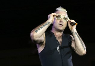 Ποιοι Beatles; Ο Ρόμπι Γουίλιαμς είναι έτοιμος να σπάσει το ρεκόρ των Σκαθαριών που κρατάει 25 χρόνια