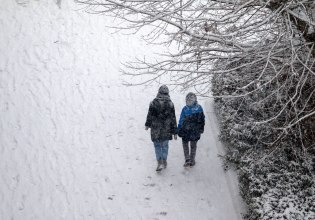 Καιρός: Νέο κύμα κακοκαιρίας με βροχές και χιόνια – Τι προβλέπουν τέσσερις μετεωρολόγοι