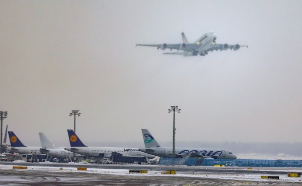 Φρανκφούρτη: Ακυρώσεις πτήσεων στο αεροδρόμιο λόγω χιονιού και πάγου