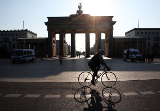 Γερμανική βιομηχανία: «Παράλογοι οι εκβιασμοί με δασμούς για τη Γροιλανδία»