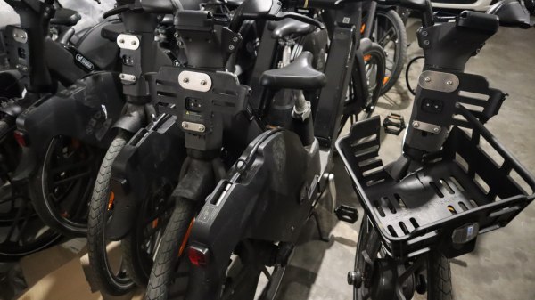 Όταν η καινοτομία χτυπά σε τοίχο: Βανδαλισμοί ακινητοποίησαν τα ηλεκτρικά ποδήλατα στο Αιγάλεω