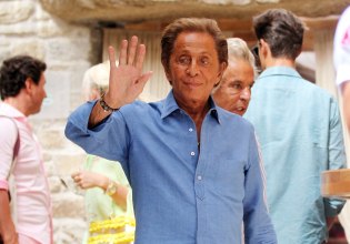 Η Μύκονος αποχαιρετά τον Βαλεντίνο – «Ένας άνθρωπος που αγάπησε το νησί»