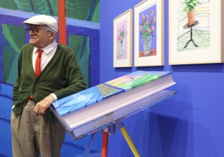 «Τρέλα» η μεταφορά της Ταπισερί της Μπαγιέ για τον Ντέιβιντ Χόκνεϊ