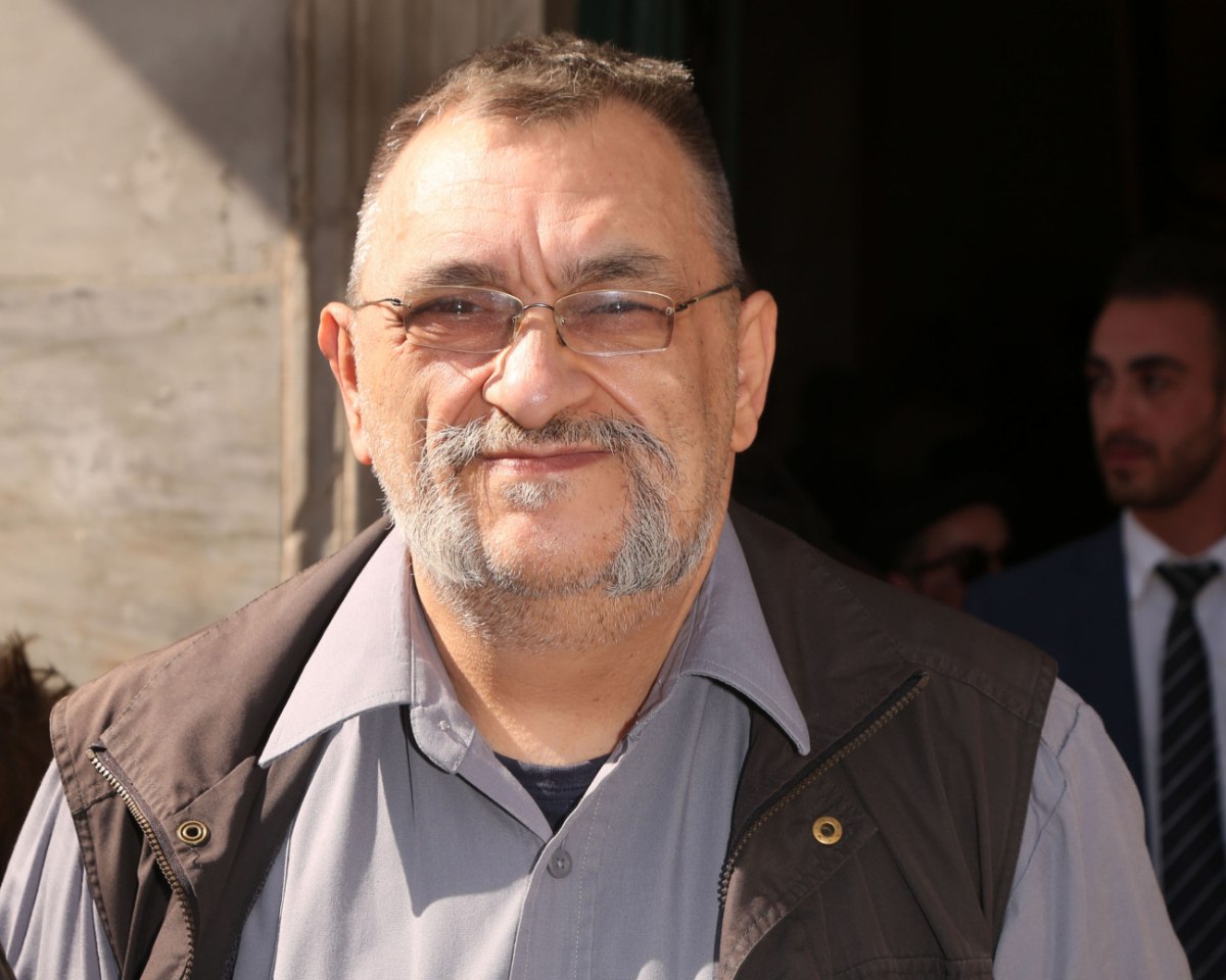 «Βρε μπαγάσα, πως τα περνάς εκεί πάνω;»: Η Φίνος Φιλμ τιμά τον Ιάσονα Τριανταφυλλίδη έναν χρόνο μετά τον θάνατό του