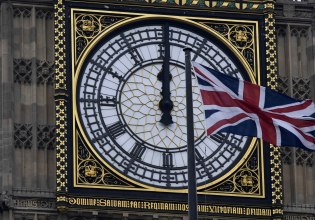 Βρετανία: Νέα αποστασία βουλευτή των συντηρητικών – Μεταπήδησε στο κόμμα του Φάρατζ