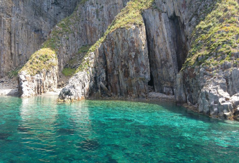 Ιταλία: Το παραδεισένιο νησί χωρίς δρόμους, χωρίς σήμα τηλεφώνου και σχεδόν χωρίς τουρίστες