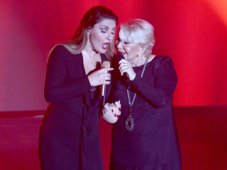 Έλενα Παπαρίζου για Μαρινέλλα: Μου τραγουδούσε στο τραπέζι ένα απλό μεσημέρι Κυριακής και τα δάκρυά μου έτρεχαν ποτάμι