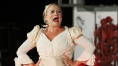 «Ήταν πολύ σημαντικό»: Η Ιωάννα Ασημακοπούλου για την κωμωδία, τις εξωσωματικές και την υιοθεσία