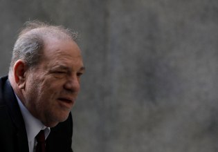 Χάρβεϊ Γουάινσταϊν: Απορρίφθηκε το αίτημα για νέα δίκη, παραμένει ανοιχτή η κατηγορία βιασμού