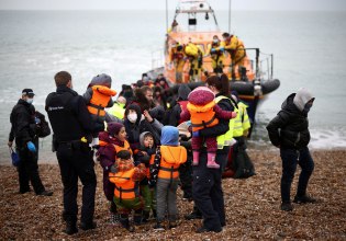 Αριθμός ρεκόρ μεταναστών στη Βρετανία μέσω Μάγχης παρά τα μέτρα ανάσχεσης