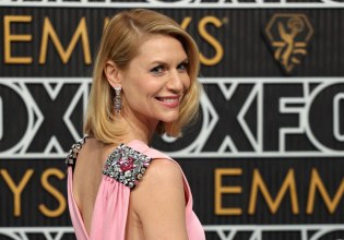 Τα δάκρυα και η ντροπή: Η Κλερ Ντέινς δεν μπορούσε να διαχειριστεί ότι έμεινε έγκυος στα 44 της χρόνια