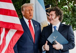 Η Αργεντινή σε «προχωρημένες διαπραγματεύσεις» με τις ΗΠΑ για να γίνει προορισμός για τις απελάσεις μεταναστών