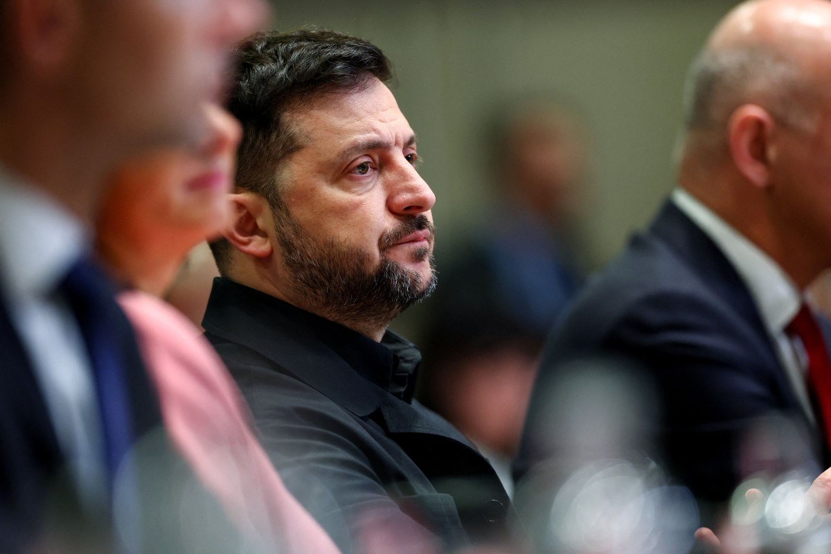 Ουκρανία: Η διπλωματική «σκακιέρα» του Παρισιού και ο ανασχηματισμός του Κιέβου υπό τη σκιά του πολέμου