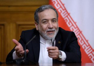 Ιράν: «Υπό πλήρη έλεγχο» η κατάσταση, λέει ο Αραγτσί – «Είμαστε έτοιμοι για πόλεμο, αλλά και για διάλογο»