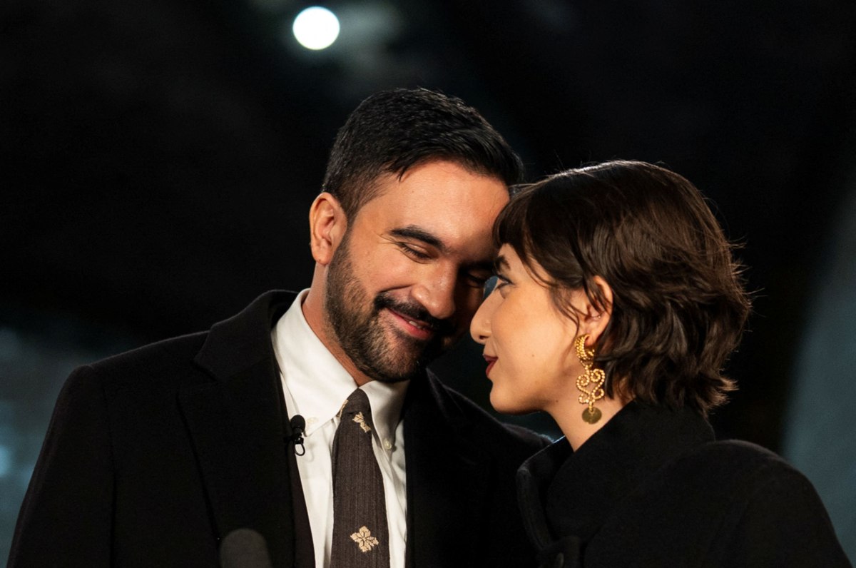 Τι μας λέει το κοστούμι του Ζοχράν Μαμντάνι για τον ίδιο και τον τρόπο με τον οποίο αλλάζει η κοινωνία