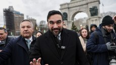 Οι τέχνες δεν είναι πολυτέλεια για πλούσιους: Ο Ζοχράν Μαμντάνι μοίρασε δωρεάν εισιτήρια για θέατρα της Νέας Υόρκης