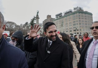 Ο νέος δήμαρχος της Νέας Υόρκης Μαμντάνι κατήργησε εκτελεστικά διατάγματα του προκατόχου του