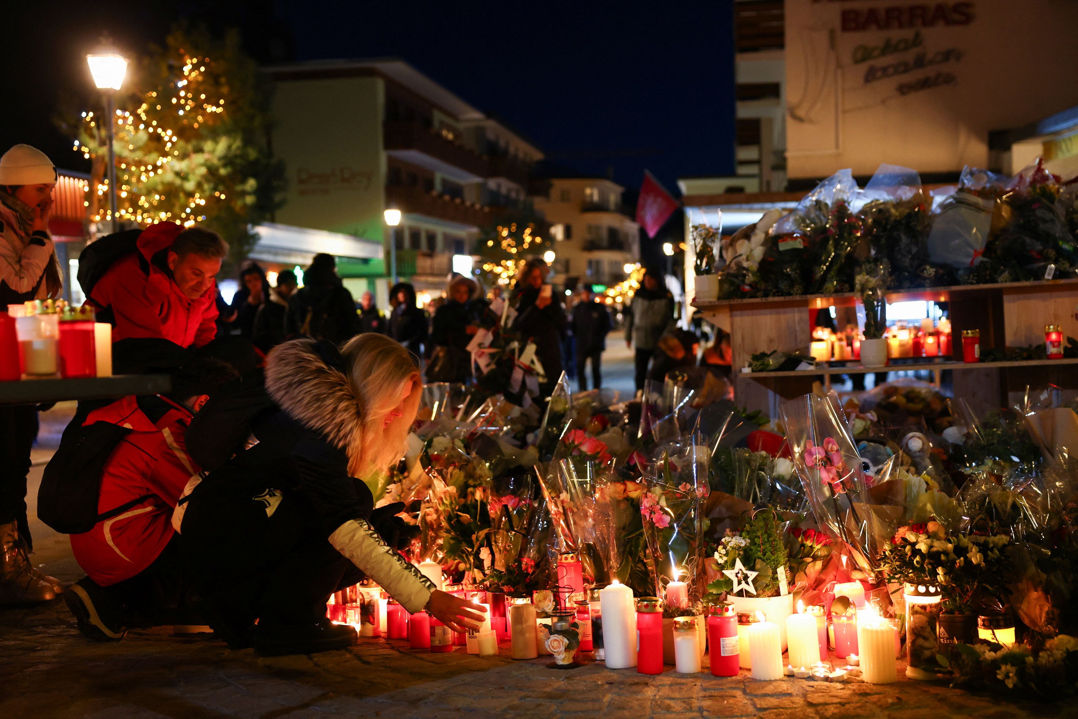 Ελβετία: Υπό κράτηση θα παραμείνει ο ιδιοκτήτης του μπαρ μετά την τραγωδία στο Κραν Μοντάνα